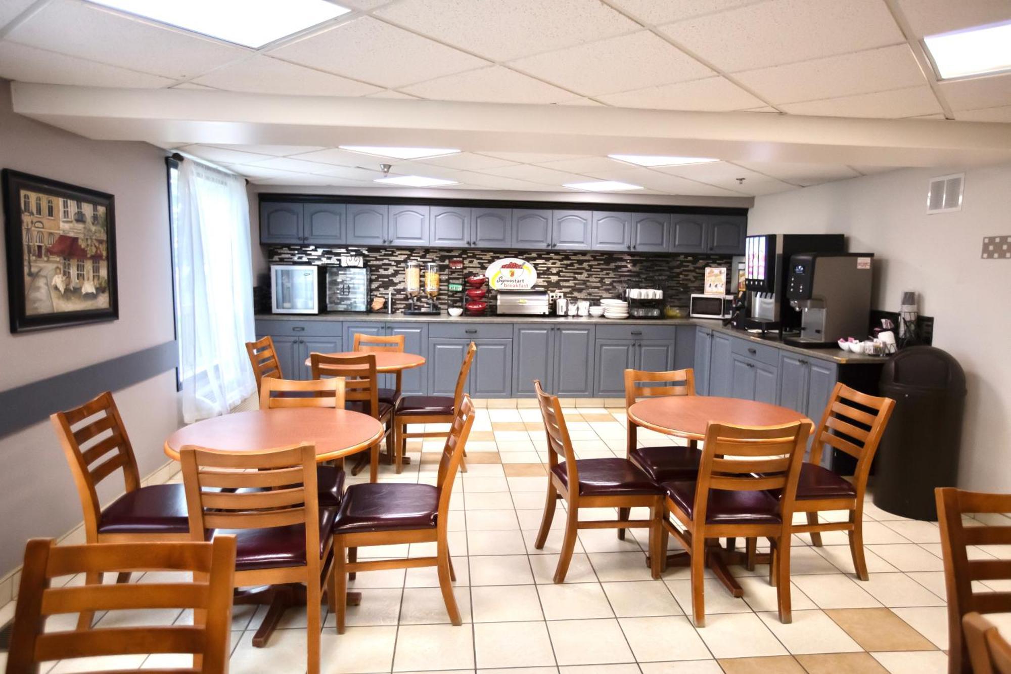 Super 8 By Wyndham Whitecourt Hotel Exterior foto