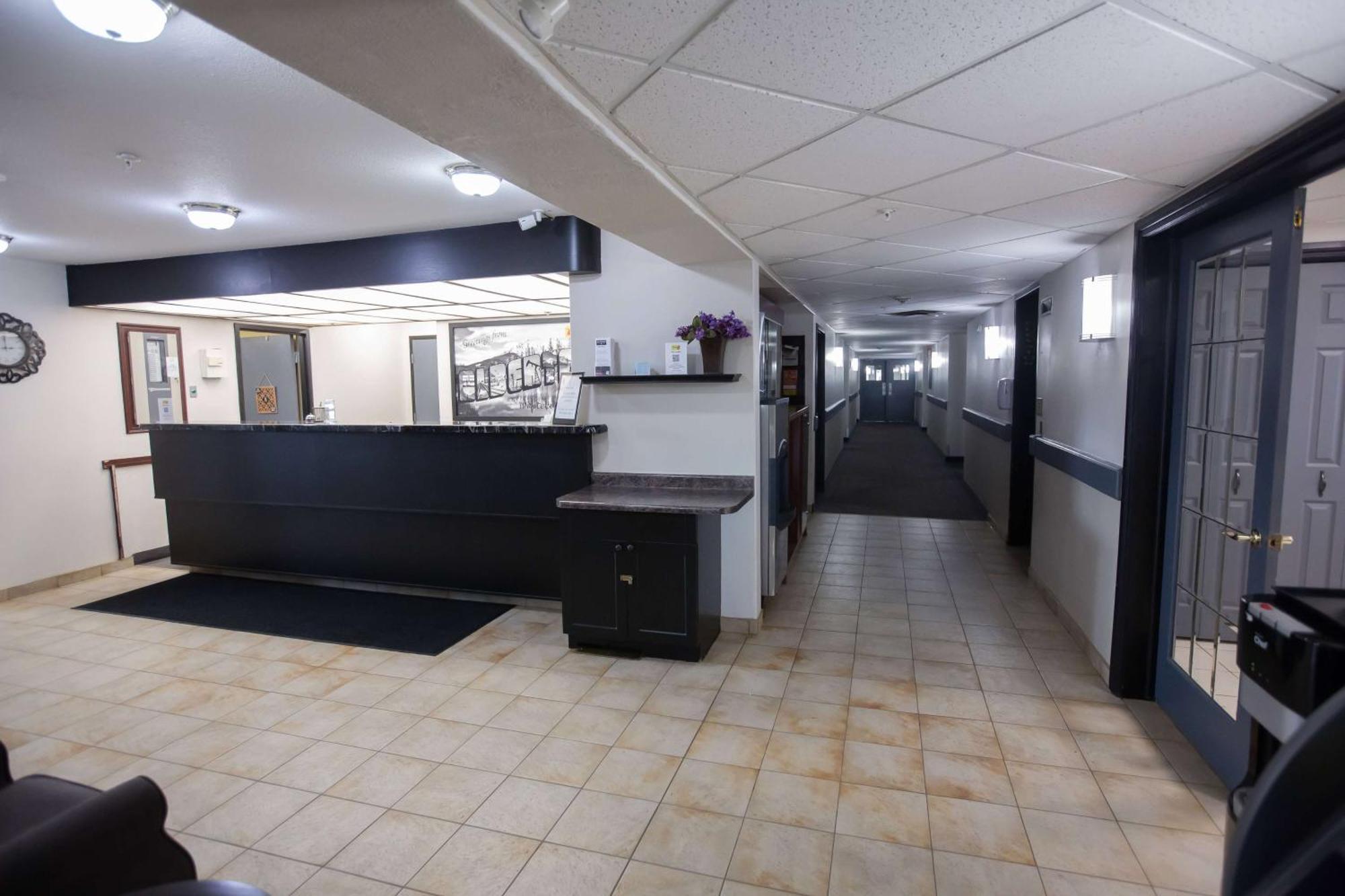 Super 8 By Wyndham Whitecourt Hotel Exterior foto