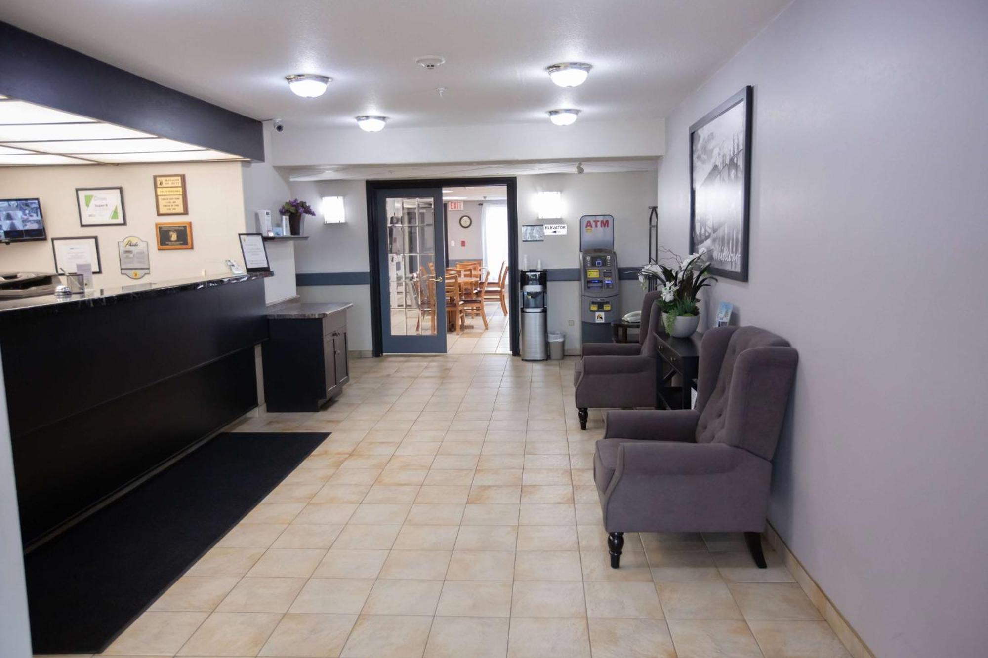 Super 8 By Wyndham Whitecourt Hotel Exterior foto